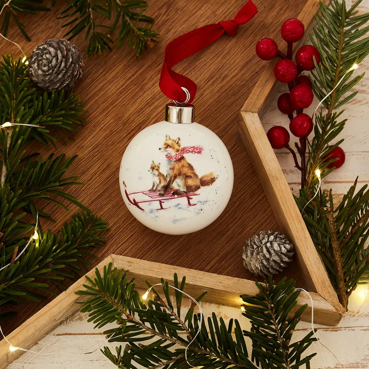 WNTJ79011 Christmas bauble foxes on sleigh