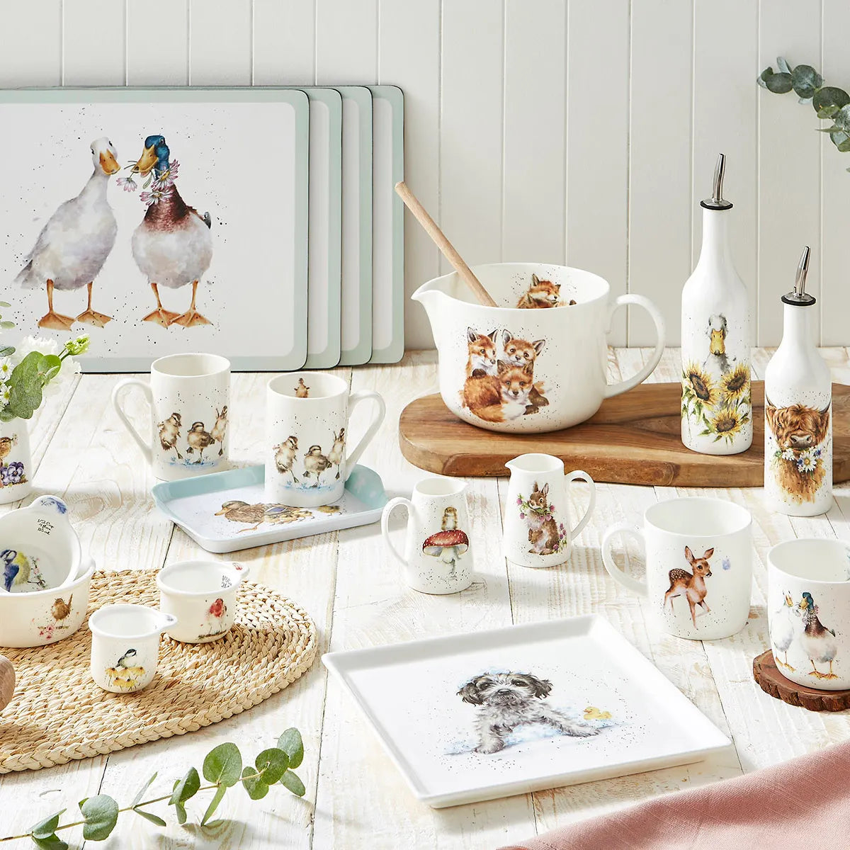 Geschenktasse für Gartenliebhaber mit Hund und Katze von Royal Worcester