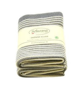2 Stck. gestrickte Bio Tücher mit Natur grauen Streifen.
Mit Banderole aus recyceltem Karton verpackt.

Wischtücher in Krausrippe gestrickt
um die Saugfähigkeit und Funktionalität zu optimieren.