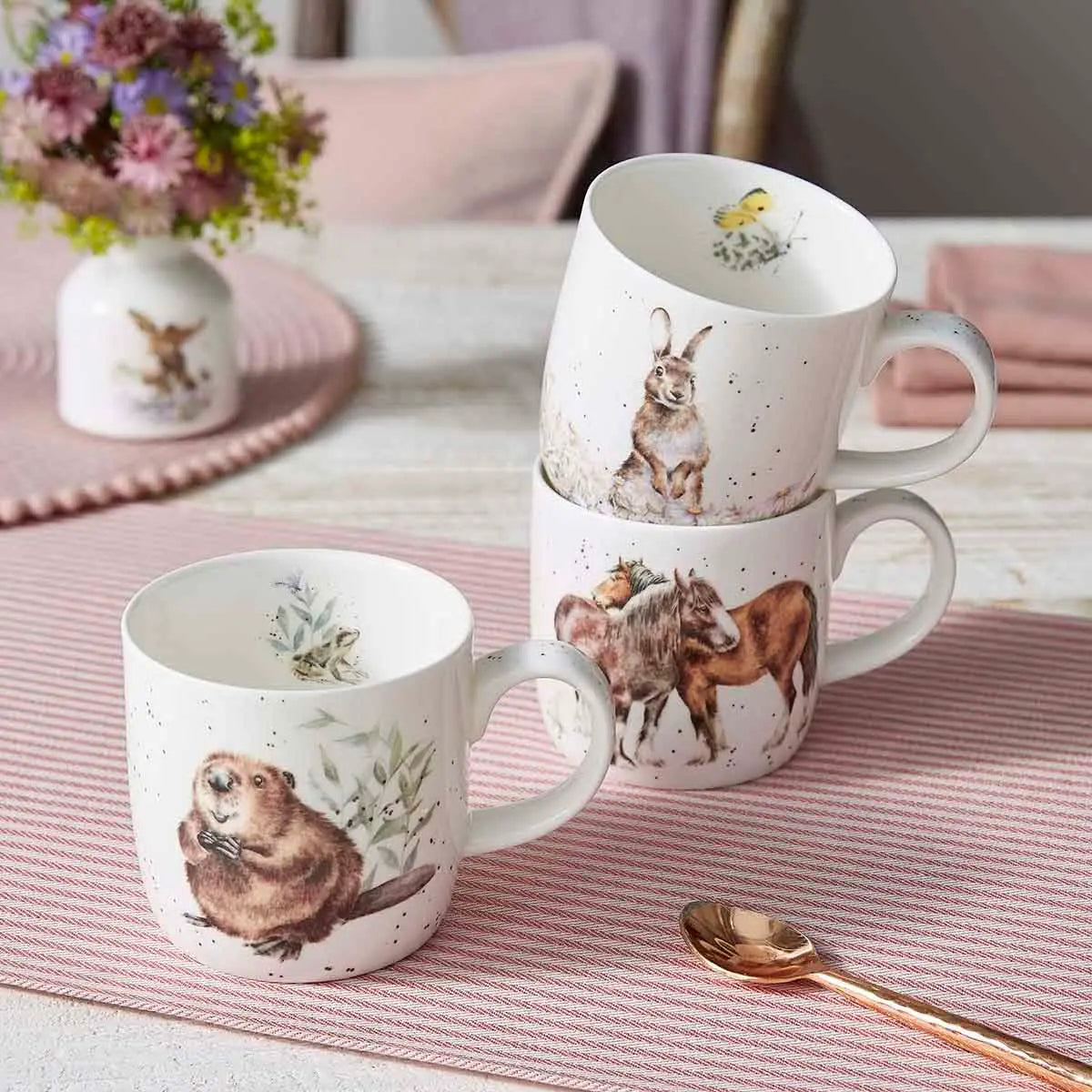 Fine Bone China Kaffeetasse mit Biber-Motiv und Aquarellzeichnung im beliebten Wrendale Designs Stil