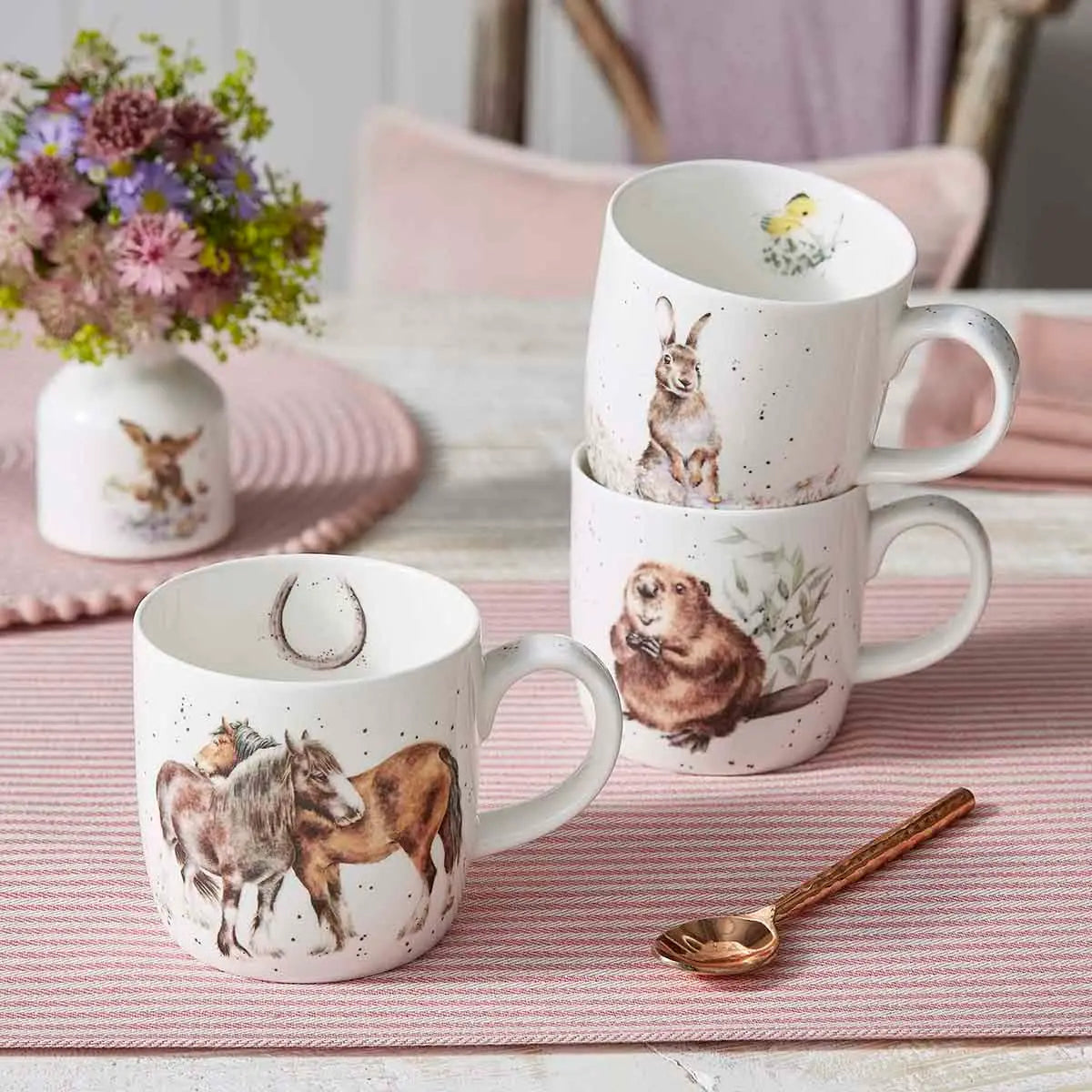 Hochwertige Kaffeetasse mit Pferden im Aquarellstil aus der Wrendale Designs Kollektion