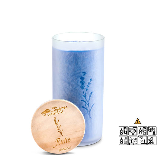 Kräuterkerze Ruhe im Glas, eingraviert ist eine Baldrianblüte im Glas