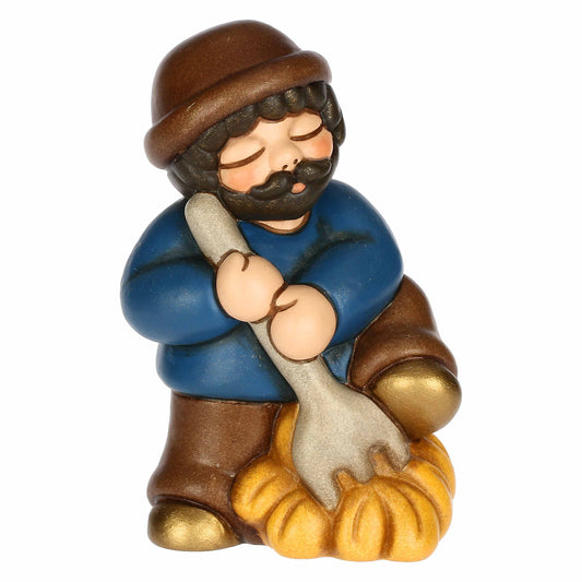 S3401A98 Man with pitchfork and hay made of ceramic Classic nativity scene
