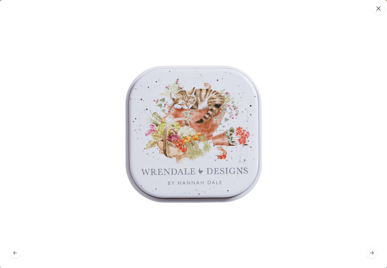 Lippenpflege mit Sheabutter in wiederverwendbarer Dose mit Feline Fabulous Motiv