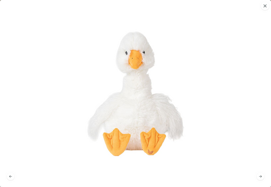 Plüschgans Pearl aus der Wrendale-Kollektion mit weichem Fell und „Friends since egghood“-Design.