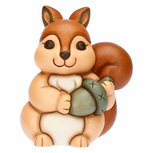 „Keramikfigur Diva-Eichhörnchen mit Eichel – niedliches, detailreich gestaltetes Eichhörnchen von THUN, dekorativ und perfekt zum Sammeln oder Verschenken.“