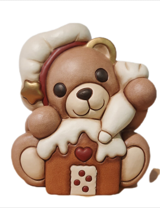 Thun Bär Weihnachtsfigur – handgefertigte Keramikfigur mit Bäckermütze, Spritztülle und Lebkuchenhaus, ideale Weihnachtsdekoration und Geschenkidee