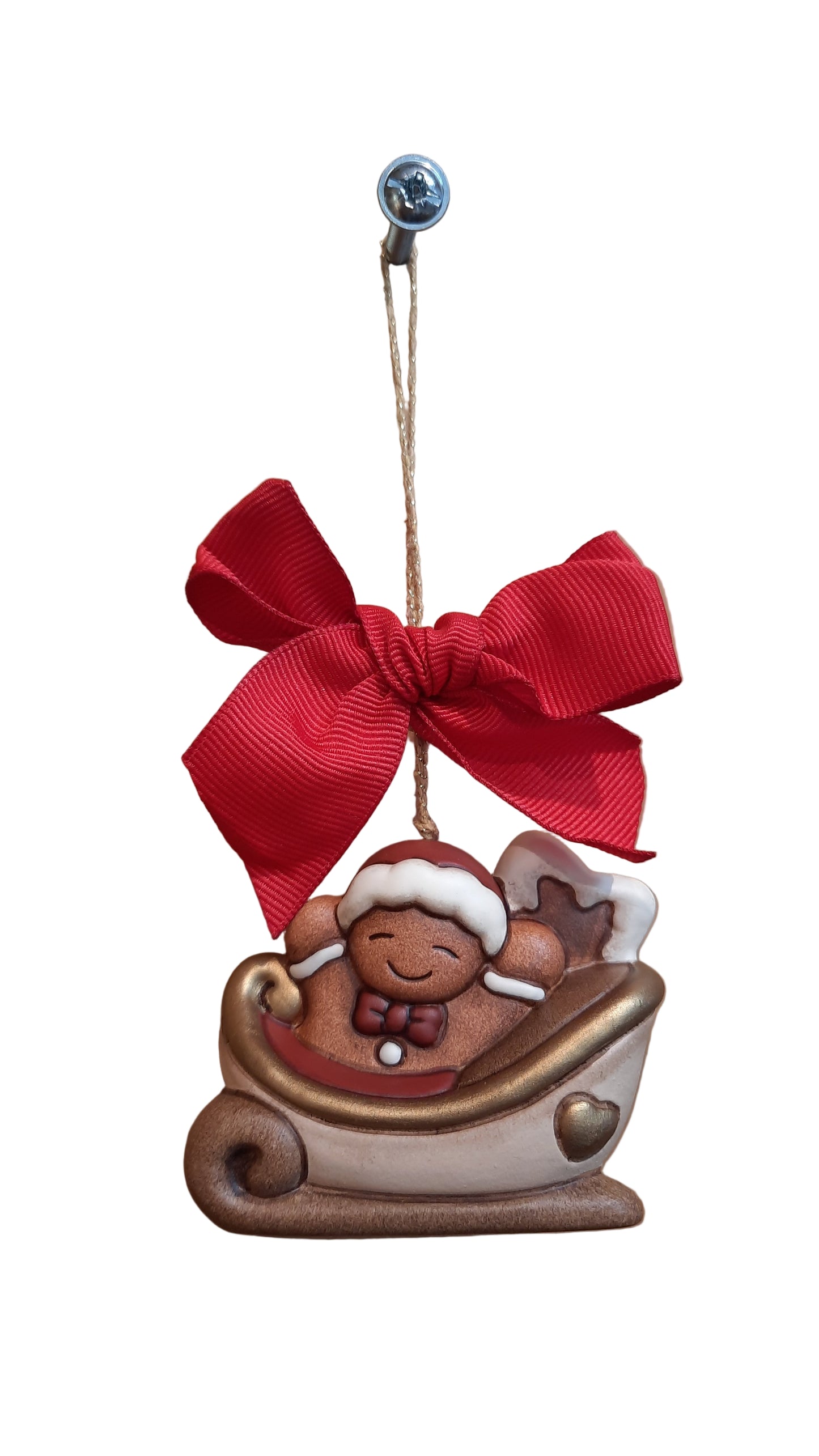 Christbaumschmuck von Thun – handbemalter Lebkuchenmann im Schlitten aus Keramik, festliche Weihnachtsdekoration mit liebevollen Details.