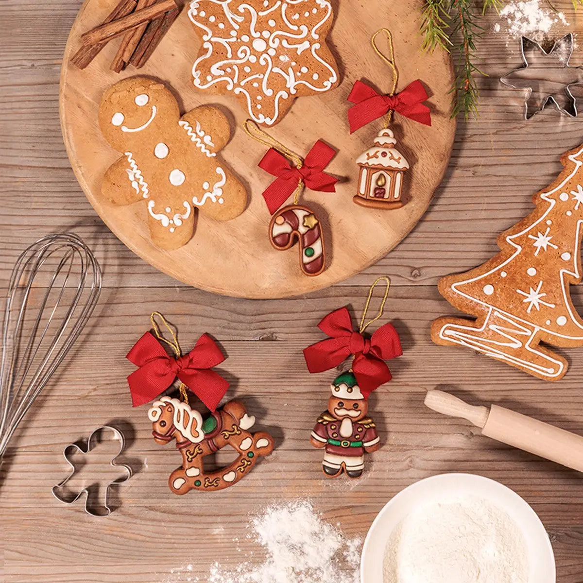 Thun Weihnachtsbaumschmuck in Lebkuchen Optik.