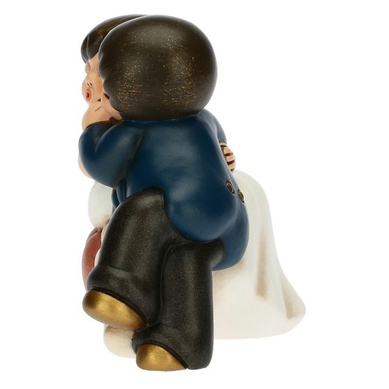 F3077H90B Bride and groom in love on lettering Love large "This product is currently out of stock. Please contact us so we can let you know the next possible delivery date."