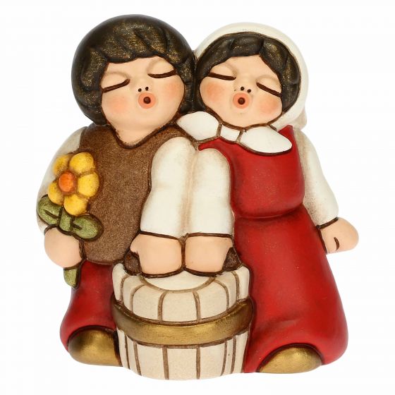 Krippenfigur Kinderpaar mit Milchkanne zur klassischen Krippe von Thun in rot