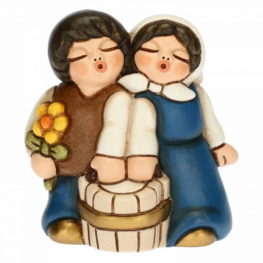 Krippenfigur Kinderpaar mit Milchkanne zur klassischen Krippe von Thun in blau