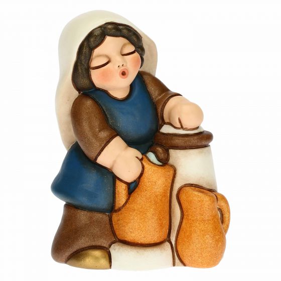 Krippenfigur Frau am Brunnen mit Wasserkannen zur klassischen Krippe von Thun in blau