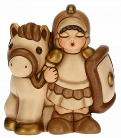 Krippenfigur Soldat mit Pferd zur klassischen Krippe von Thun in beige