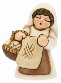 Krippenfigur Strickerin zur klassischen Krippe von Thun in champagner