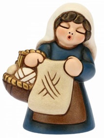 Krippenfigur Strickerin zur klassischen Krippe von Thun in blau